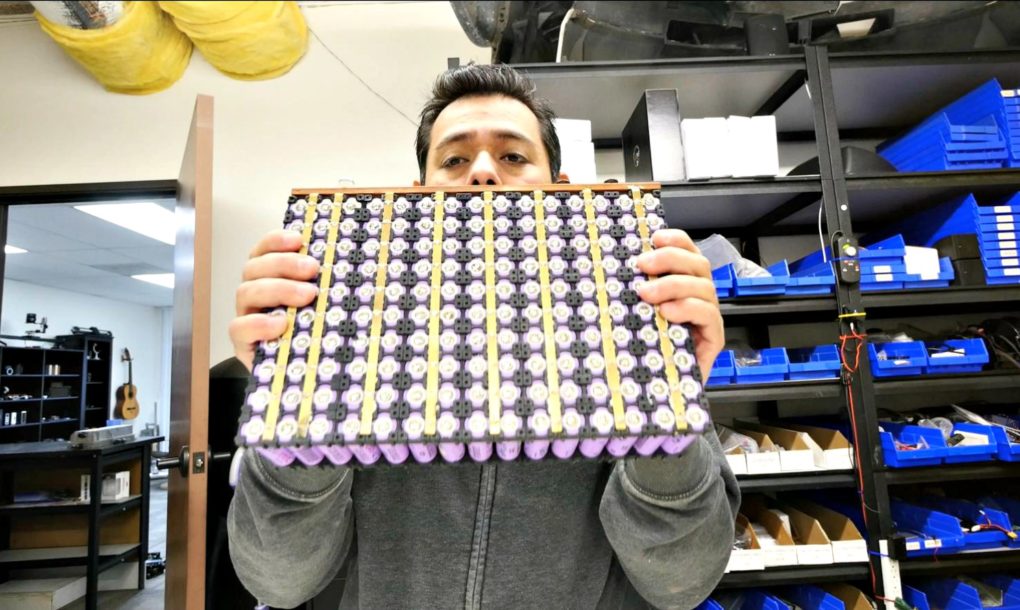 Makers estão usando baterias de notebook recicladas para armazenar energia renovavel