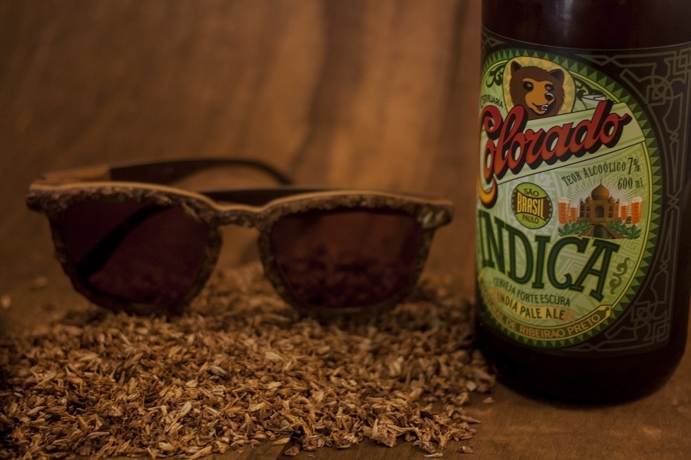 Colorado Marca de cerveja reaproveita bagaço de malte para fazer óculos