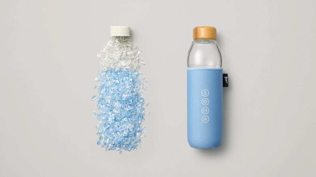 Starbucks cria garrafas reutilizáveis com lixo plástico do oceano