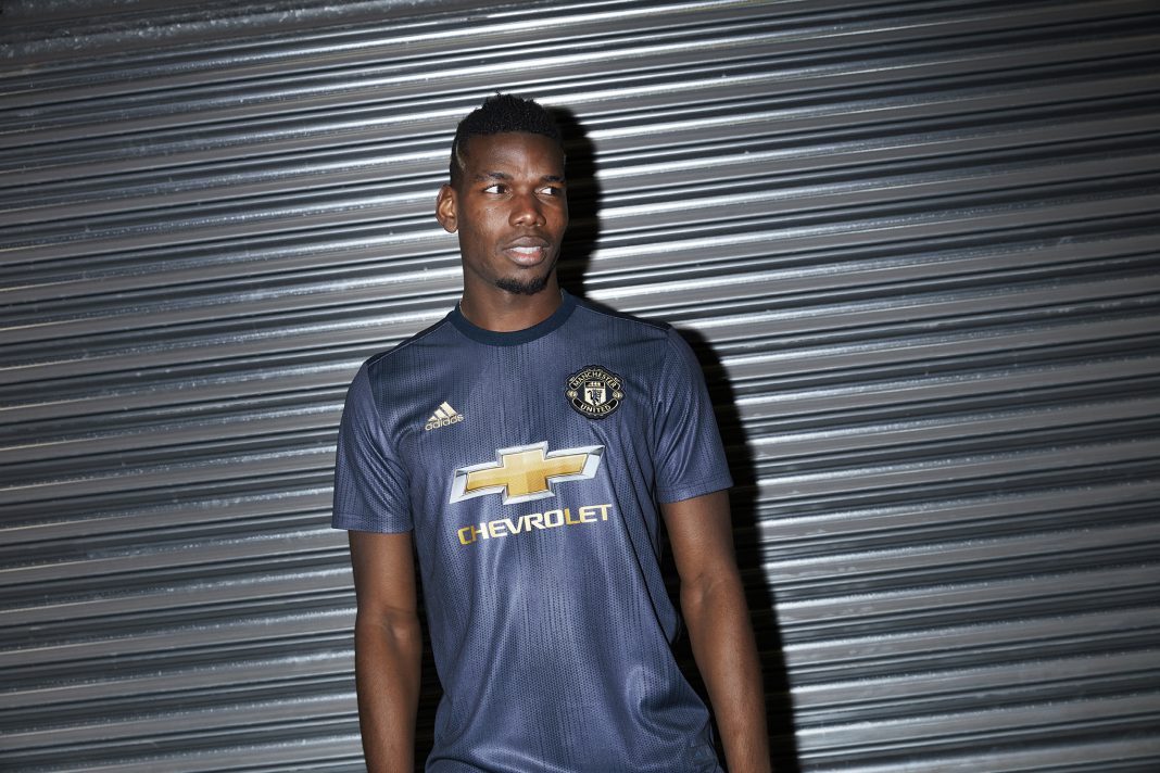 Adidas lança camisa feita de plástico oceânico para o Manchester United