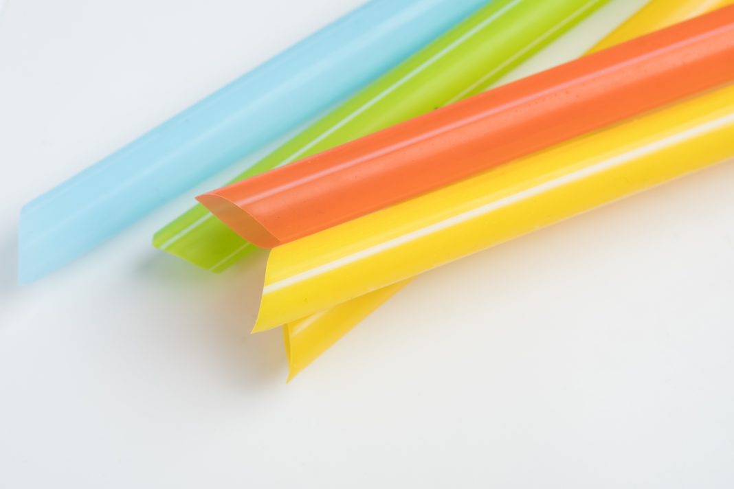 Tetra Pak desenvolverá canudos de papel para suas embalagens